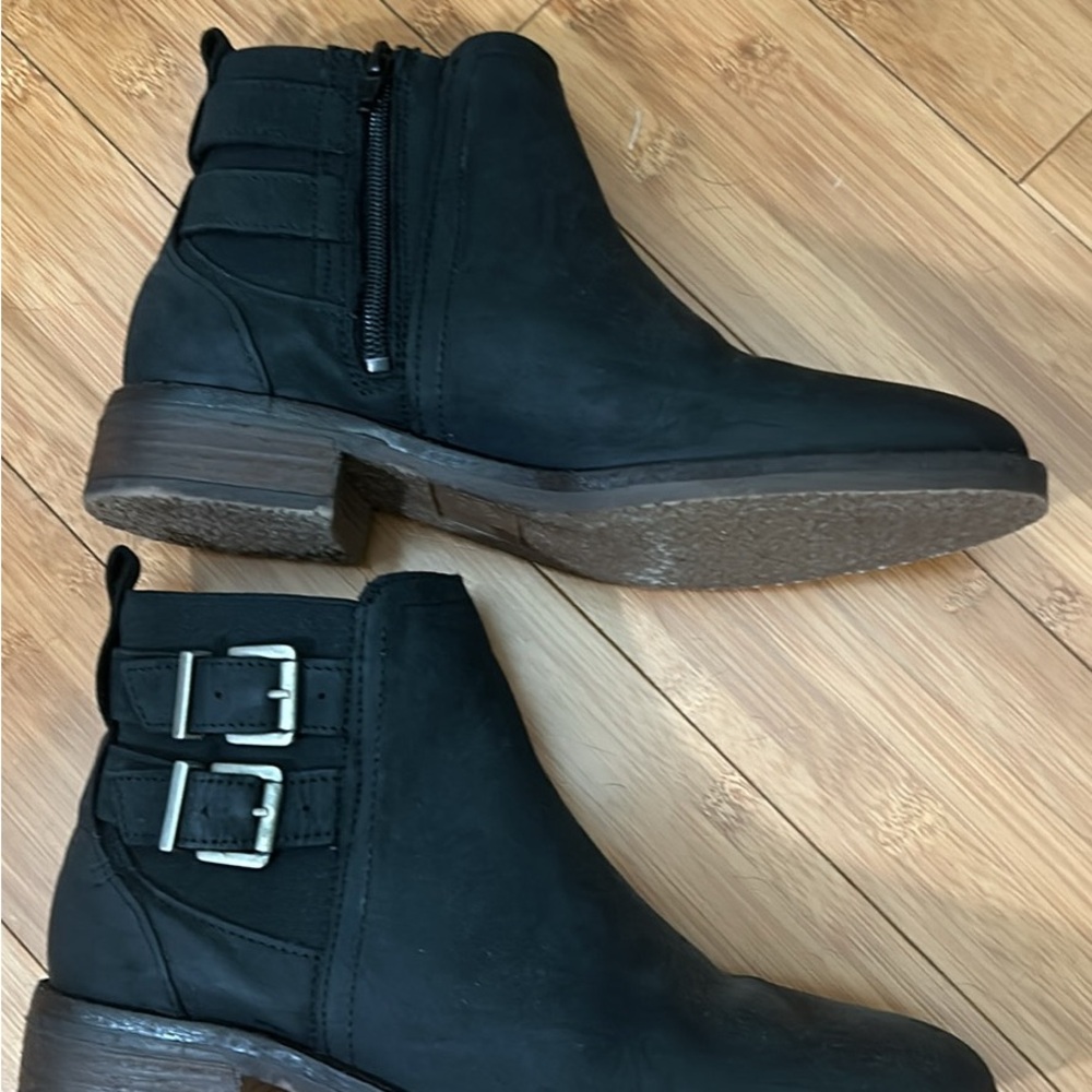Black leather ankle boots, never worn. Size 7.5